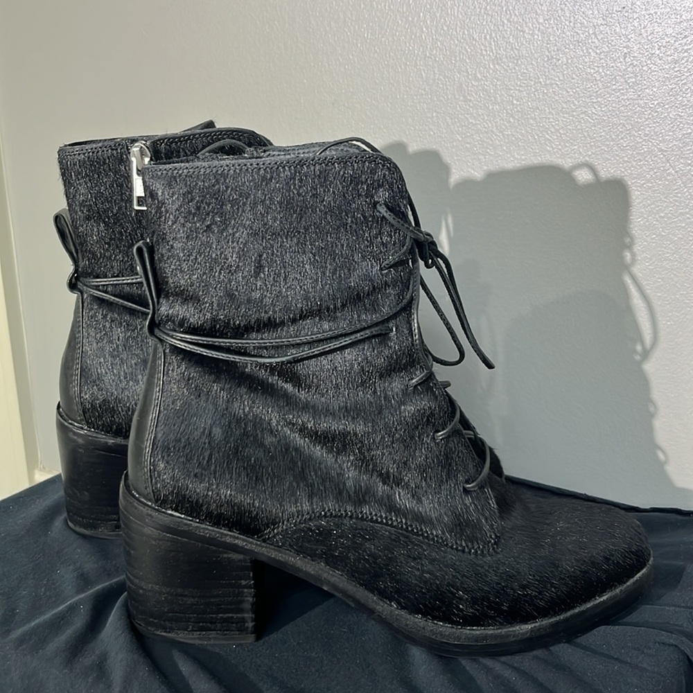 UGG Oriana Exotic Calf Hair Boots Size 8 Preloved – Light Wear - Picture 9 of 9
